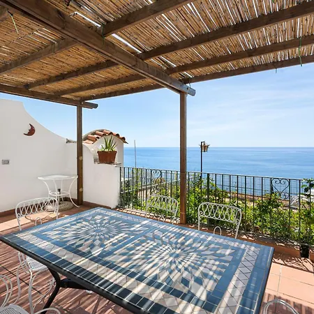 Будинок відпочинку Alexa & Ella House *